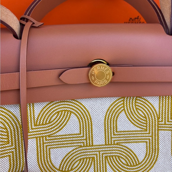 Authentic NEW RARE HERMES 2023 Toile H Plume Circuit 24 Herbag zip 31 with pouch - Picture 2 of 15